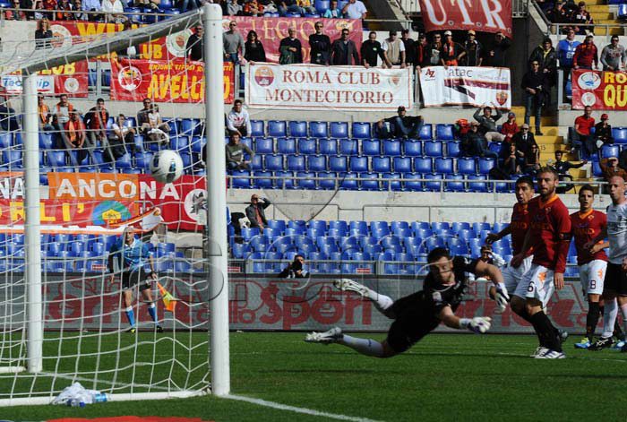 Roma batte Palermo 1-0 con gol di Lamela