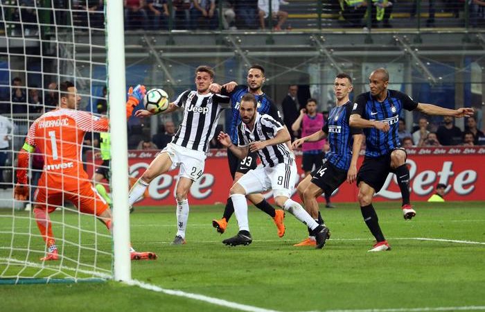 Serie A, Inter-Juventus 2-3, i bianconeri rimontano alla fine, Inter in 10 dopo soli 15 minuti